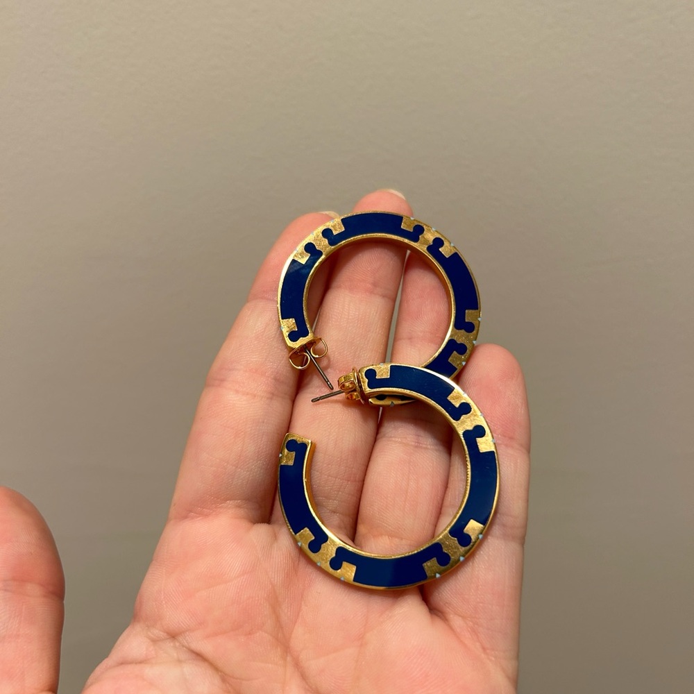 Tory Burch Enamel T-Stripe Hoop Earrings